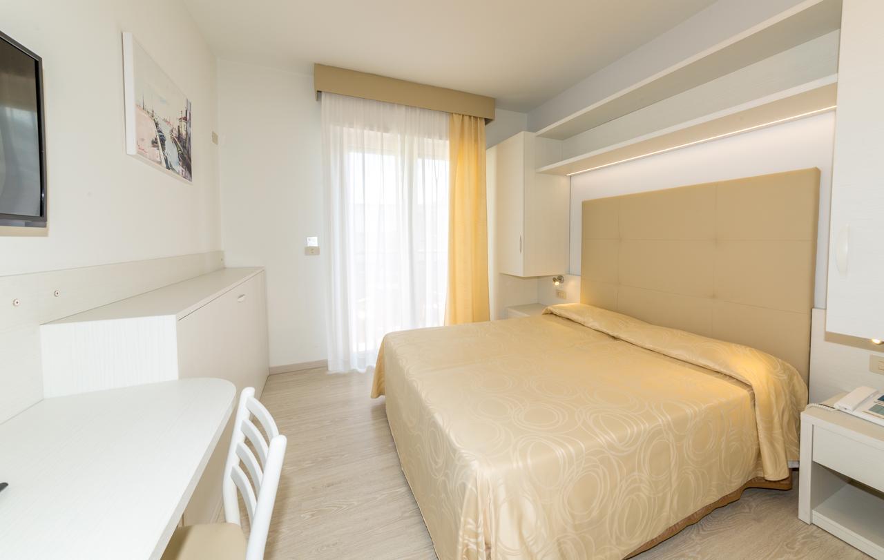 Hotel Torino Lido di Jesolo Exterior photo